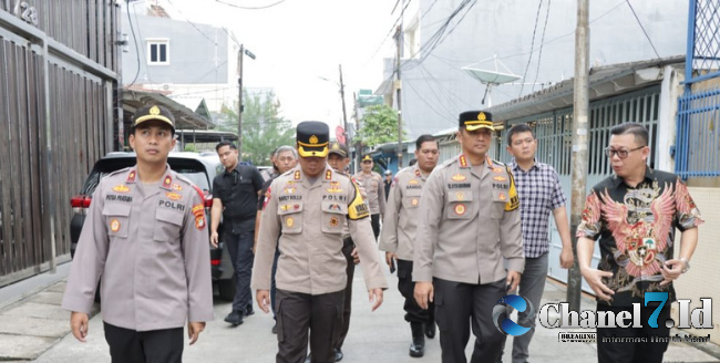 Kapolres, Wakapolres Metro Jakarta Barat, Kapolsek Tambora Kom.P.Pratama Patroli Kerumah Warga Yang Ditinggal Mudik Lebaran 2023 5 20230423 053747 0000
