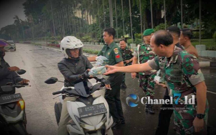 Kodam Jaya Bagikan Takjil Selama Bulan Ramadhan 5 Compress 20230406 022133 3590