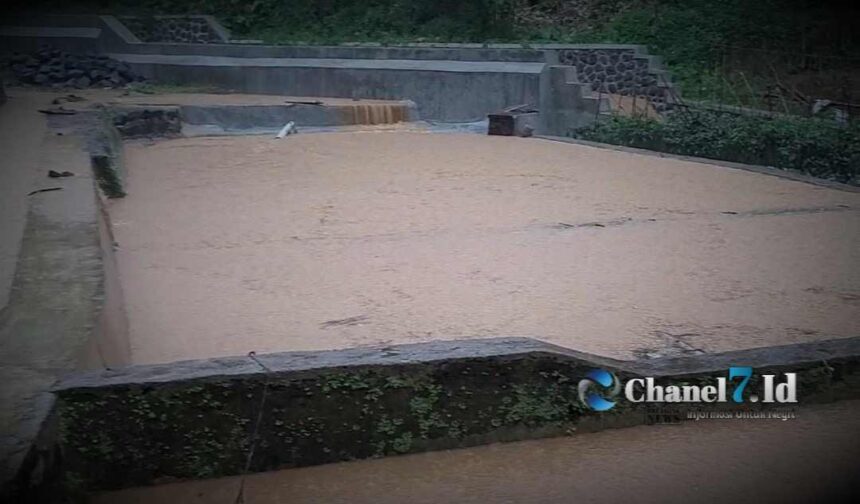 Hanyut Terbawa Luapan Air Sungai Ciamis, Sebanyak 4 Kwintal Ikan Sudah Siap Panen Ikut Terbawa 5 Compress 20230504 174408 8032