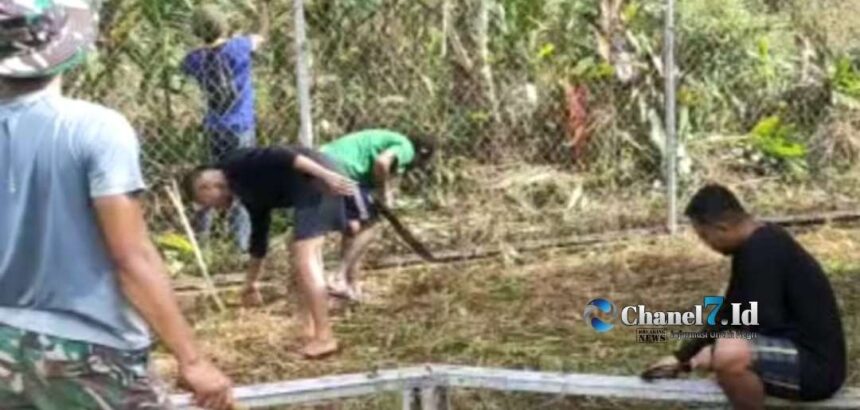 Optimalkan Jaringan Signal, Satgas Yonif 143/TWEJ Ajak Masyarakat Bersihkan Tower BTS di Pedalaman Papua 5 Compress 20230505 092956 6425