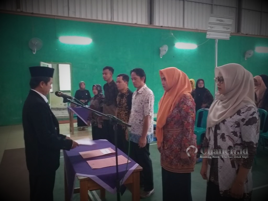 Panwaslu Cidolog Lantik 62 Orang Pengawas TPS 6 COLLAGE 20240121 215742