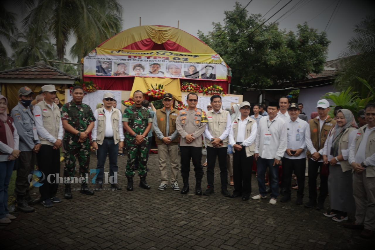 Kapolresta Tangerang Bersama Forkopimda Tinjau TPS di Kecamatan Panongan 6 COLLAGE 20240214 171215