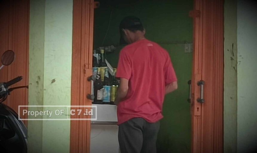 Diduga Tidak Memiliki Ijin Edar, Toko Di Sukamulya Balaraja Edarkan Minuman Keras Jenis CIU 5 Compress 20240226 194150 0391