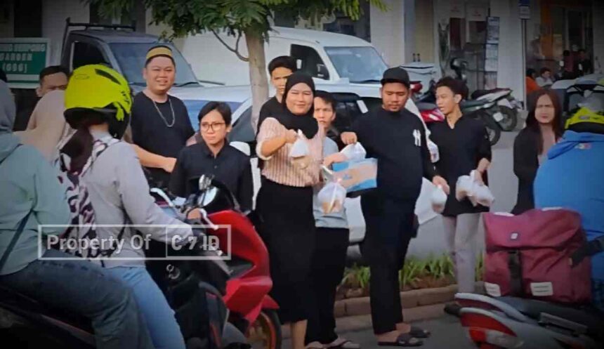 Rutinitas Management As Bar dan Resto Bagi-bagi Takjil Dan Santuni Anak Yatim 5 Compress 20240328 072037 7799