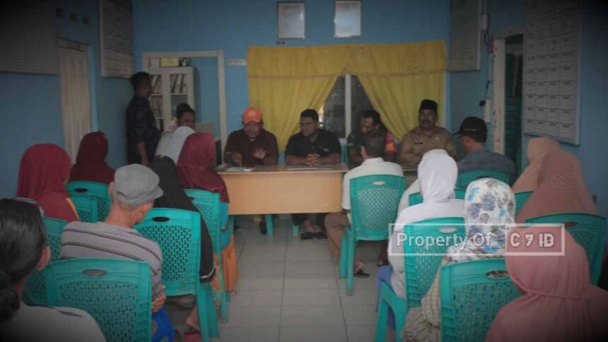 Warga Lansia Menghadiri Undangan Keluarga Penerima Manfaat (KPM) Di Kantor Pangulu Nagori Bangun 5 Compress 20240514 132113 3444