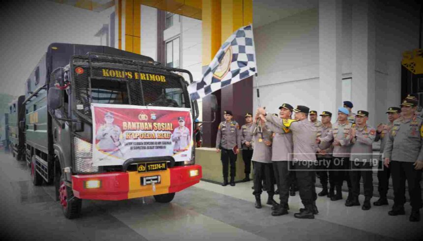 Peduli Bencana di Sumbar, Polda Riau Kirimkan Bantuan Logistik 5 Compress 20240514 163145 5063