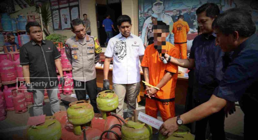 Ditreskrimsus Polda Banten Ungkap Kasus Penyuntikan Tabung Gas 5 Compress 20240620 143042 2551