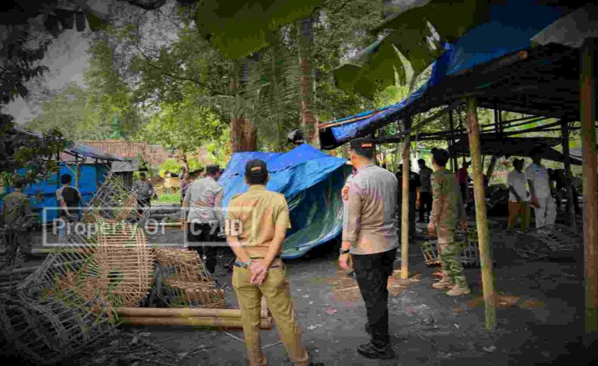 Kapolsek Tigaraksa Bersama Camat Tigaraksa Bongkar Lapak yang Sering Dijadikan Tempat Sabung Ayam 5 Compress 20240708 213336 6921