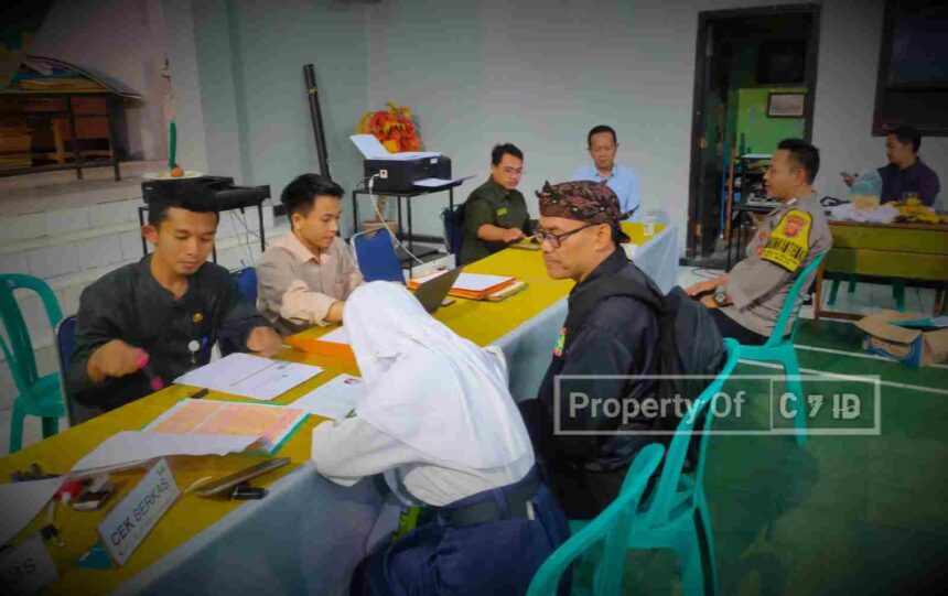 Bhabinkamtibmas Desa Maja Selatan Pantau PPDB Di SMAN 1 Maja 5 Compress 20240711 190530 0960