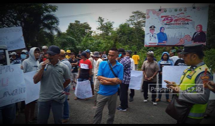 Kantor BAWASLU Empat Lawang Digeruduk Massa Tolak Kotak Kosong 6 Compress 20240909 210038 8672