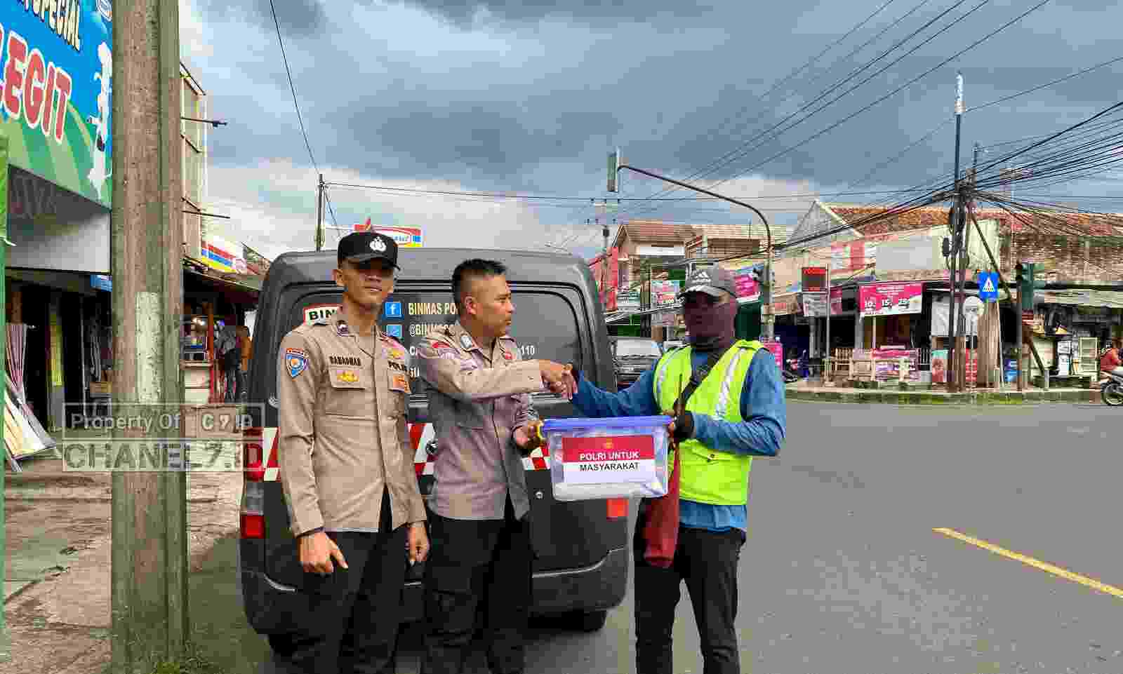 Dalam Rangka Bulan Suci Ramadhan 1446 H Sat Binmas Polres Ciamis Laksanakan Giat Bakti Sosial 6 Compress 20250314 005649 9789