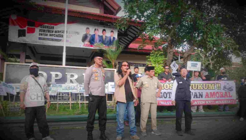 Masyarakat Klaten Anti Maksiat, Geruduk Gedung DPRD Klaten, Tuntut Adili Oknum Anggota Dewan 5 Compress 20250317 141731 1463