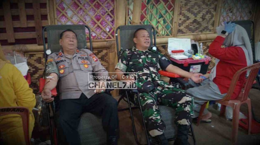 Kapolsek & Danramil Tanjungsari Tunjukkan Teladan dengan Donor Darah di Acara Amal Alam Ciloa 5 Compress 20250809 180635 5884