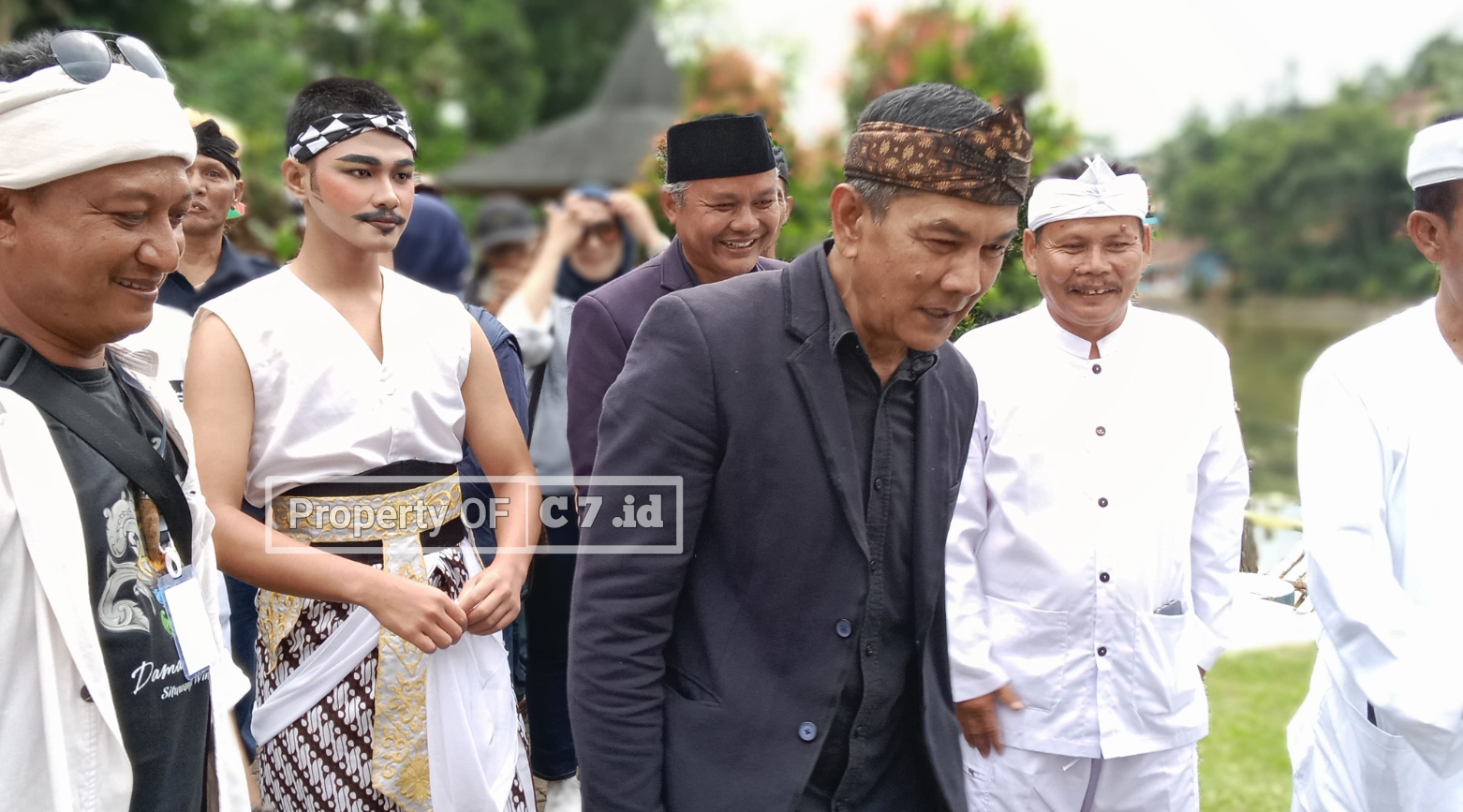 Heri Rafni Kotari Dorong Transparansi dan Program Berbasis Kebutuhan Warga di Desa Kawali 6 COLLAGE 20251123 070145