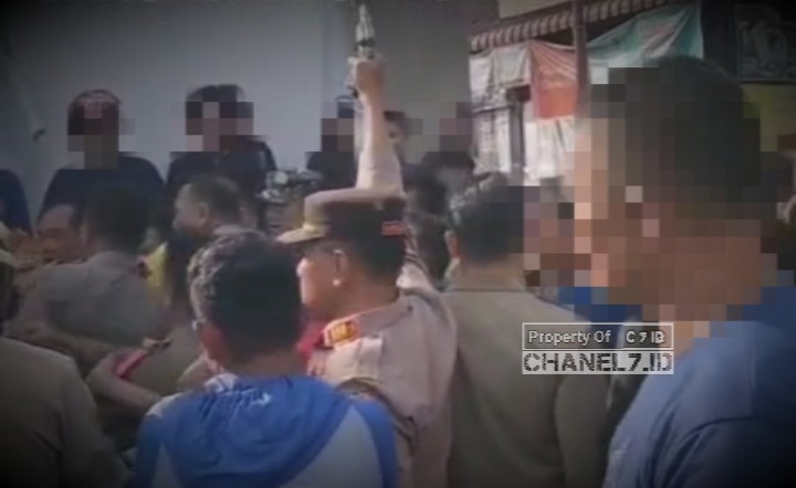 Rapat Di Kantor Kepala Desa Rambung Merah Berakhir Ricuh, Kapolsek Melepaskan Dua Tembakan Peringatan 5 Compress 20251223 111332 2791