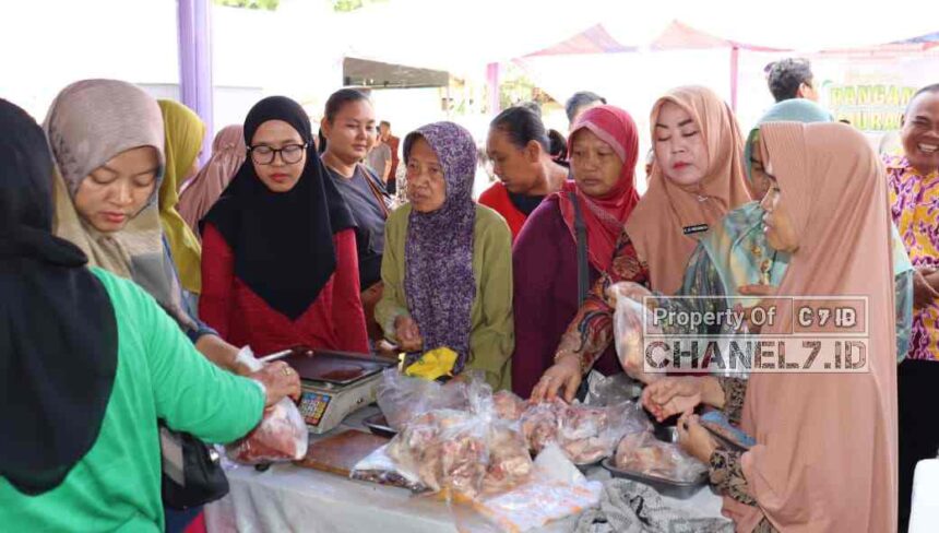 Daging Cuma Rp120 Ribu! Ratusan Ibu-ibu di Cirebon Rela Antre di Lapangan Kesambi 5 Compress 20260313 093440 0180
