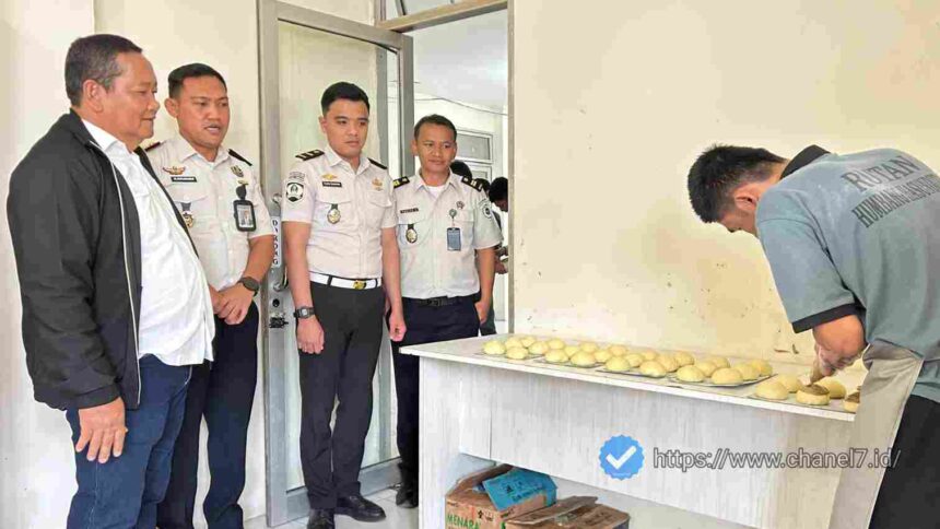 Anggota DPR RI Komisi XIII, Rapidin Simbolon Mengunjungi Rutan Balige dan Menyaksikan Kondisi Pelayanan 5 Compress 20261022 132238 8086