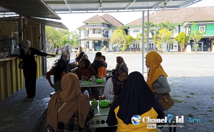 Kuliner Pojok Bale: Dari Halaman Balai Desa Ponggok Menjadi Inkubator UMKM dan Denyut Ekonomi Baru 5 IMG 20261001 152509